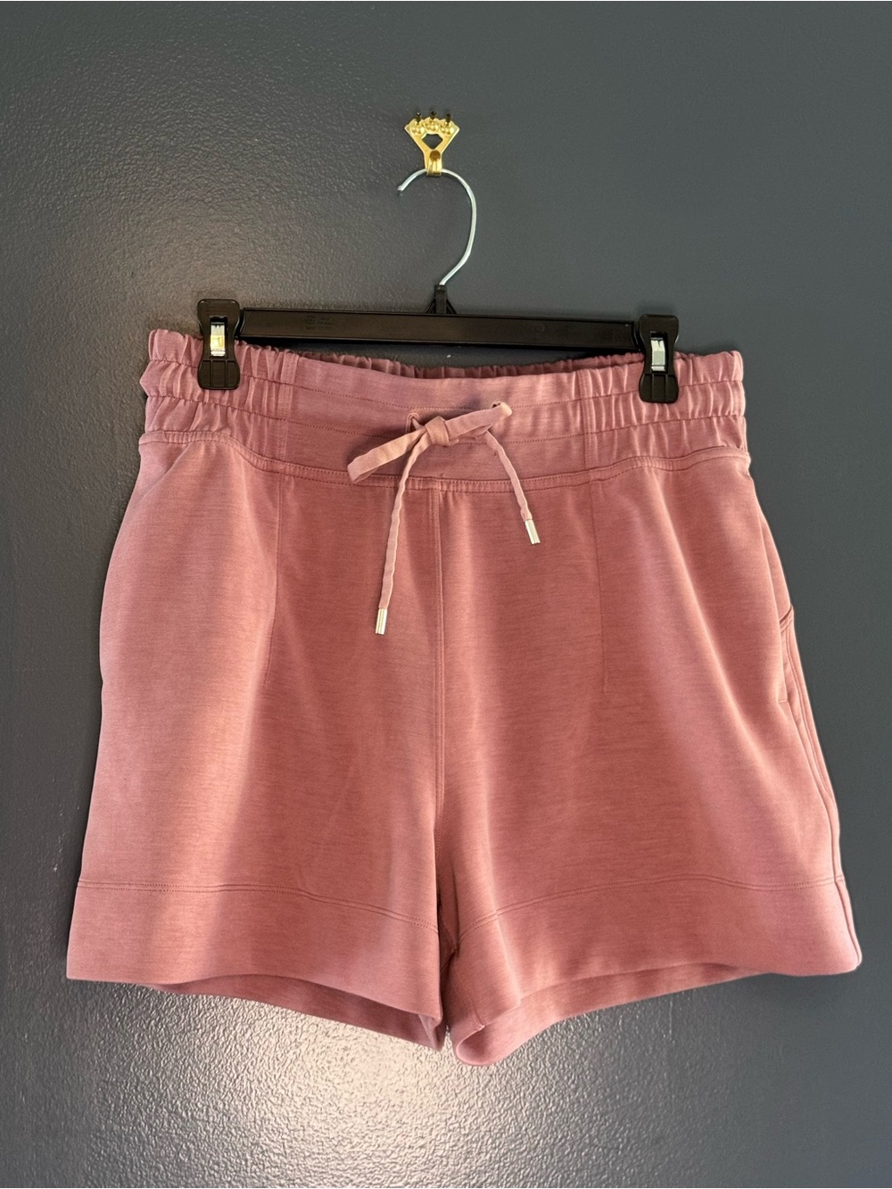 LULULEMON Varley Atrium High Rise Mauve Rose Drawstring Shorts Very Soft size 8
